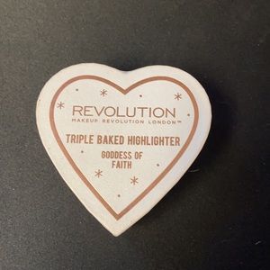 Makeup Revolution Triple Baked Highlighter